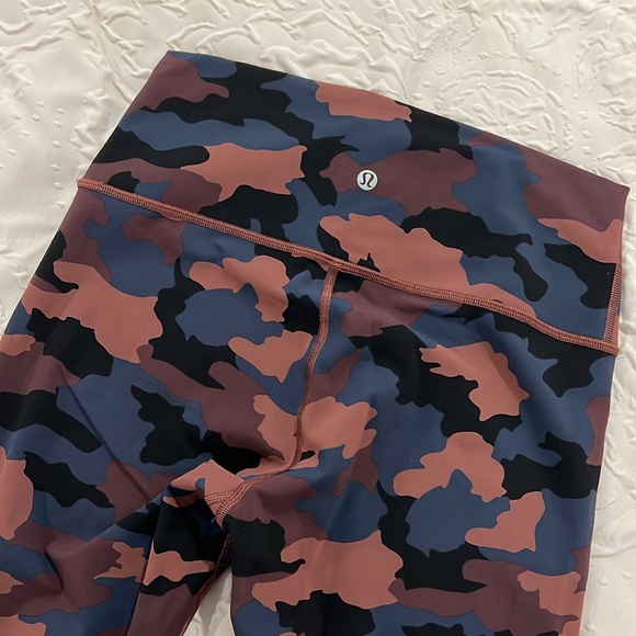 Lululemon Wunder Under Camo Leggings Size 8 - Picture 3 of 4